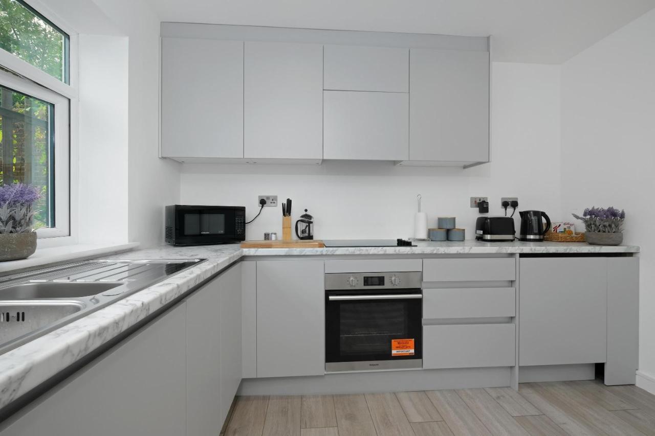 St Martins 2 Bedroom Apartments In Ruislip By 360 Stays Kültér fotó