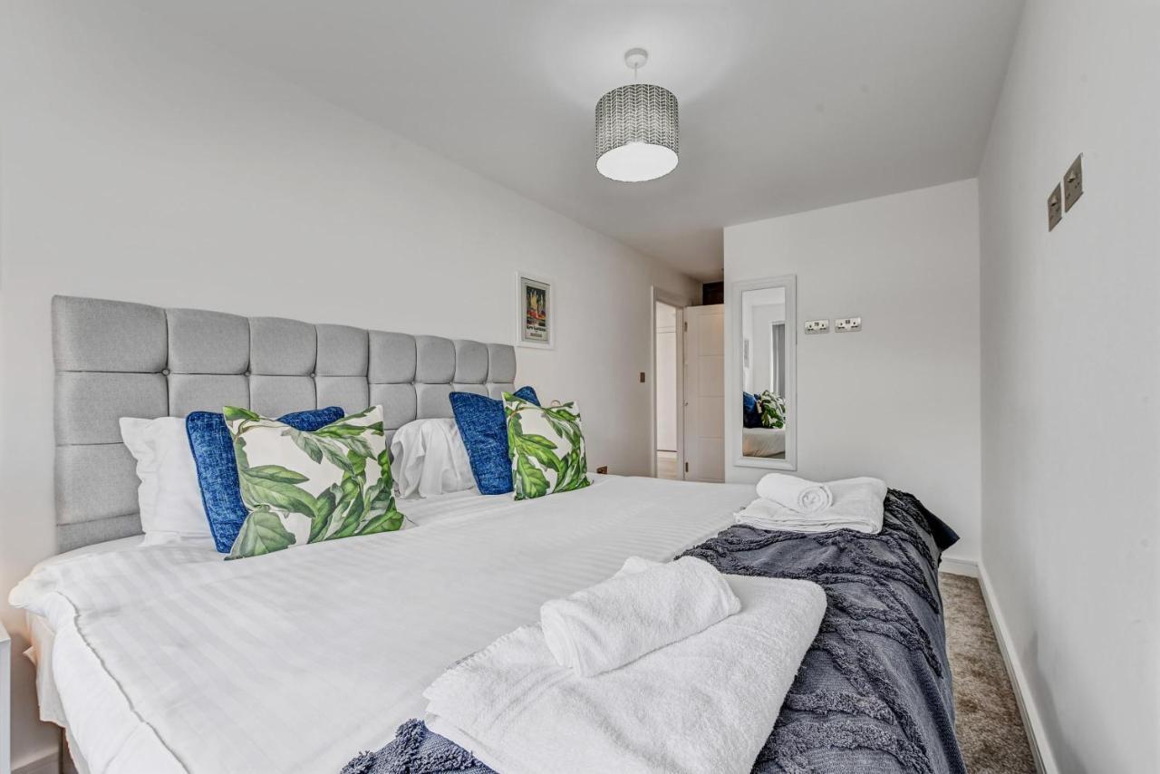 St Martins 2 Bedroom Apartments In Ruislip By 360 Stays Kültér fotó