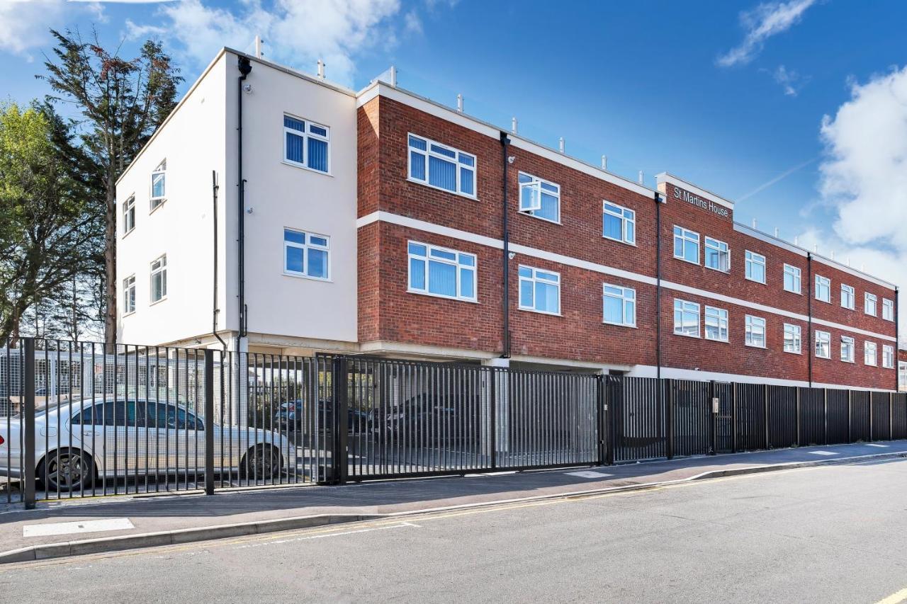 St Martins 2 Bedroom Apartments In Ruislip By 360 Stays Kültér fotó